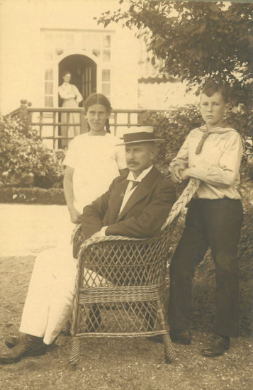 Familien Baagøe i haven på Strandvejen c. 1915 © Svendborg Byhistoriske Arkiv