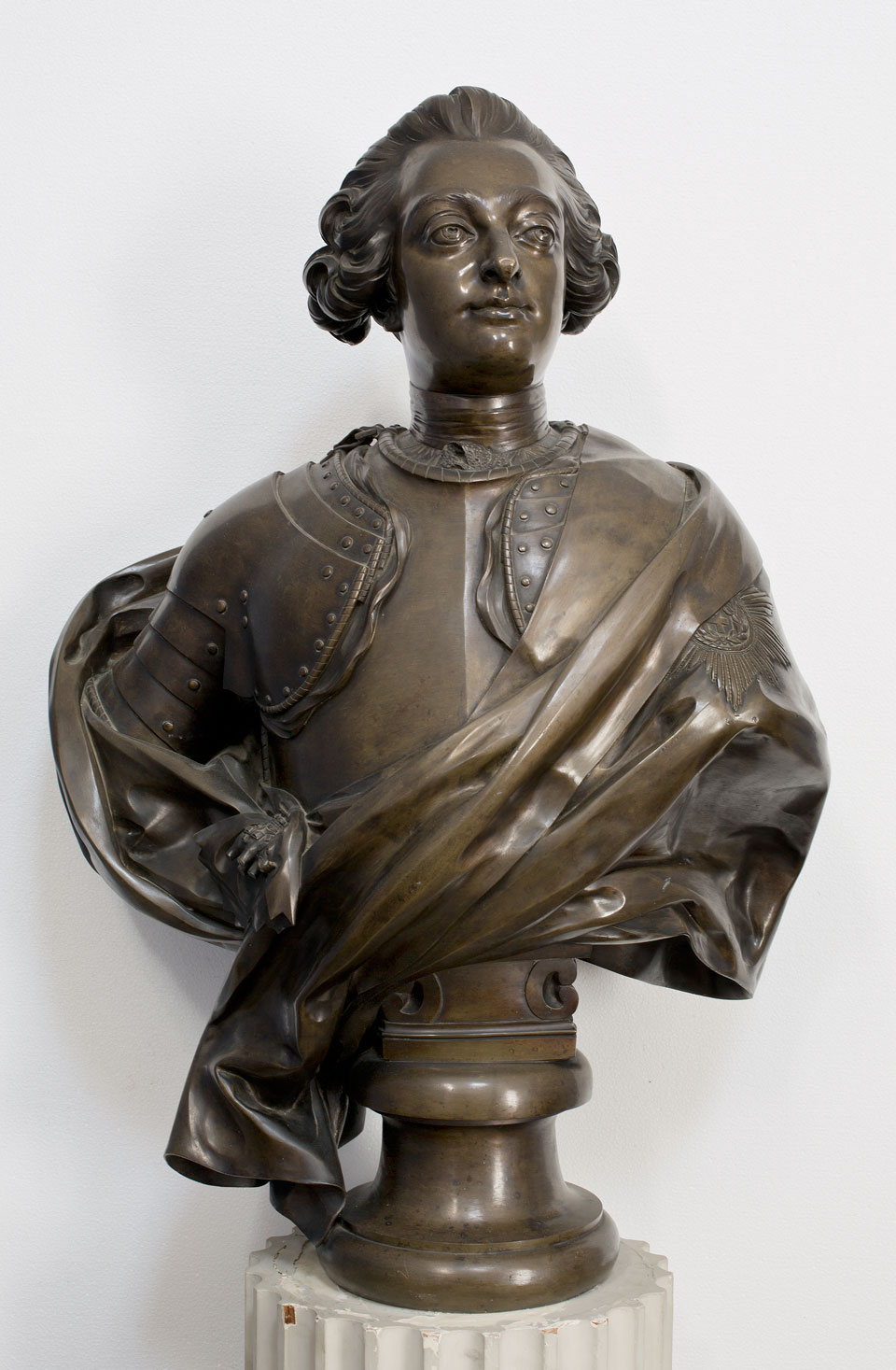 Portræt af Frederik V (1723‑1766) i bronze. Ca. 1766 (originalmodel 1754). Akademirådet. Udstillet i Kuppelsalen på Charlottenborg. Inv.nr. KS 419. Gengivet med venlig tilladelse af Akademirådet
