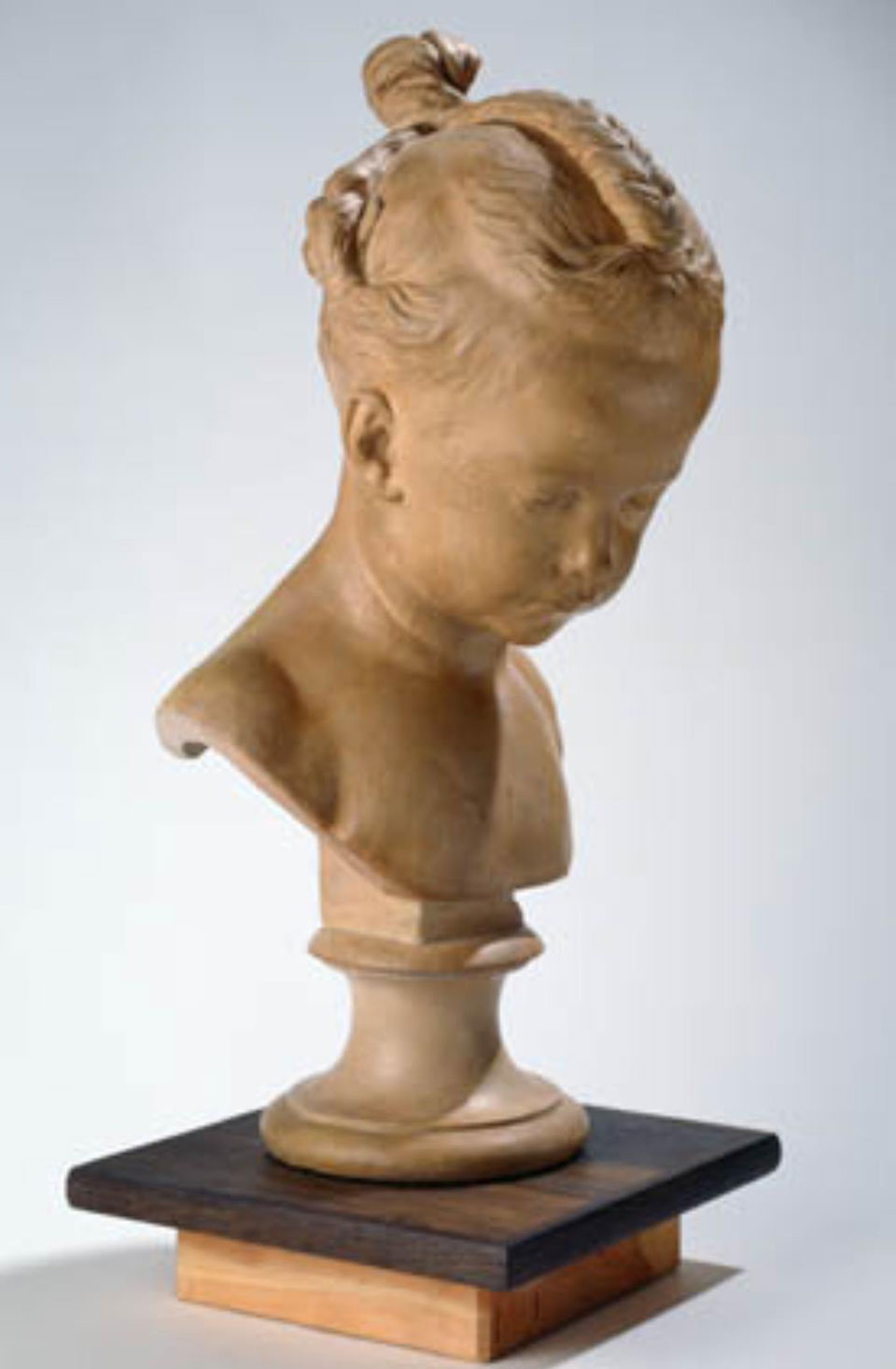 Buste af en lille pige ”La Boudeuse”, brændt ler. Statens Museum for Kunst (inv.nr. DEP65). For nærværende (2020) udstillet i sal 207. Foto © SMK (PD)